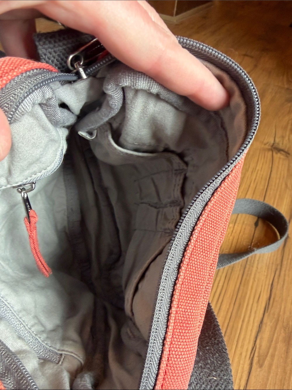 Duluth Trading Co Red Canvas Crossbody Messenger with Grey Strap - Picture 6 of 6